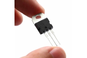 7805 регулятор напряжения