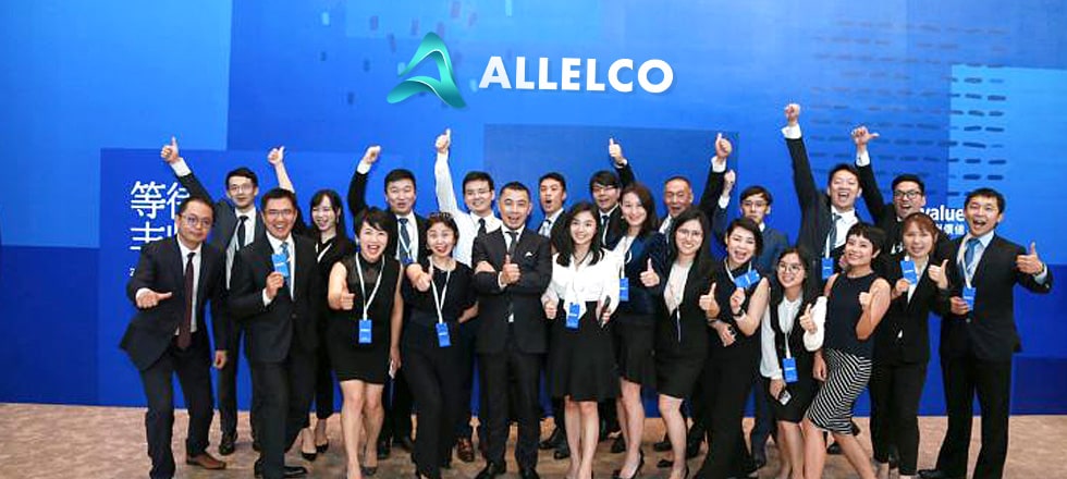 В 2021 году все сотрудники сделали групповое фото на ежегодном собрании компании