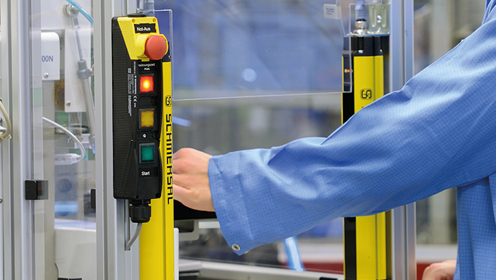Figure 2. Machine Safety System With Safety Relay